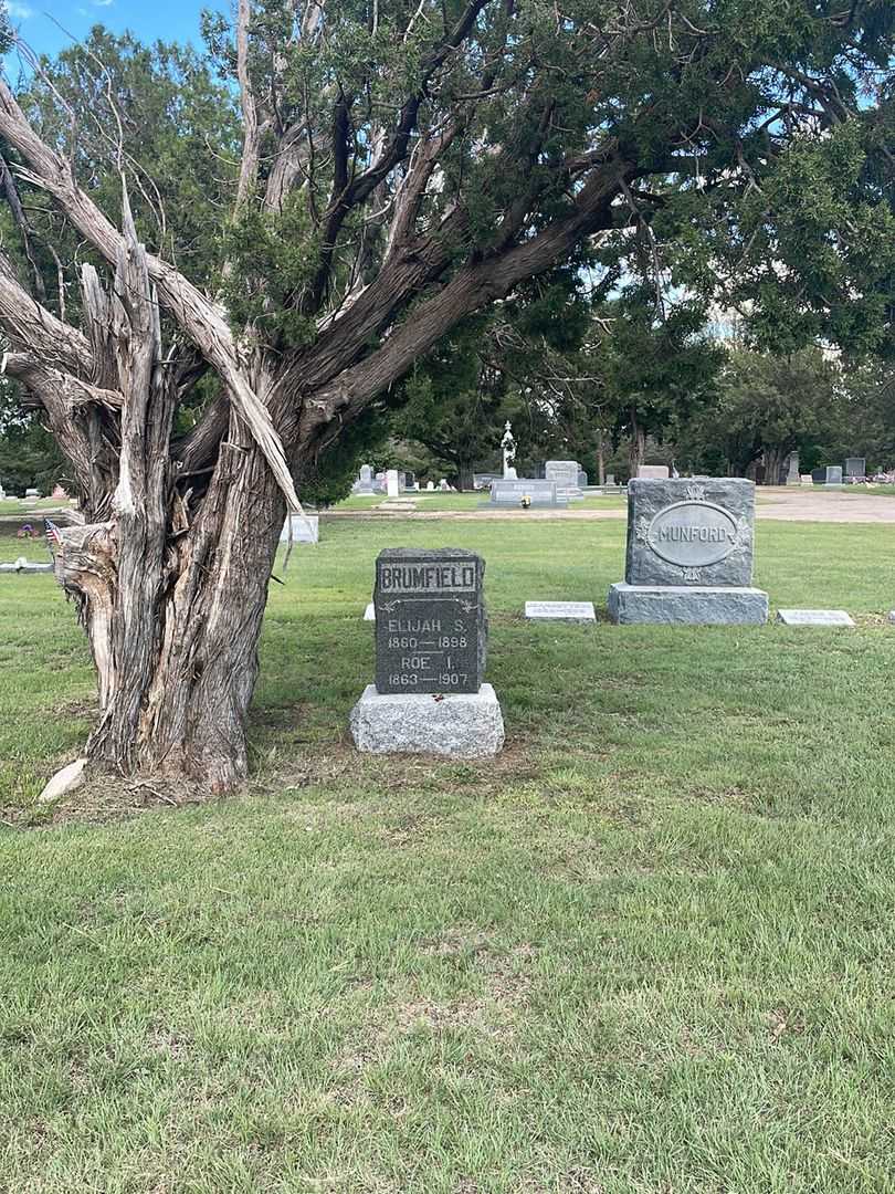 Roe I. Flint Brumfield's grave. Photo 1