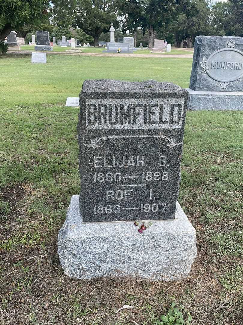 Roe I. Flint Brumfield's grave. Photo 2