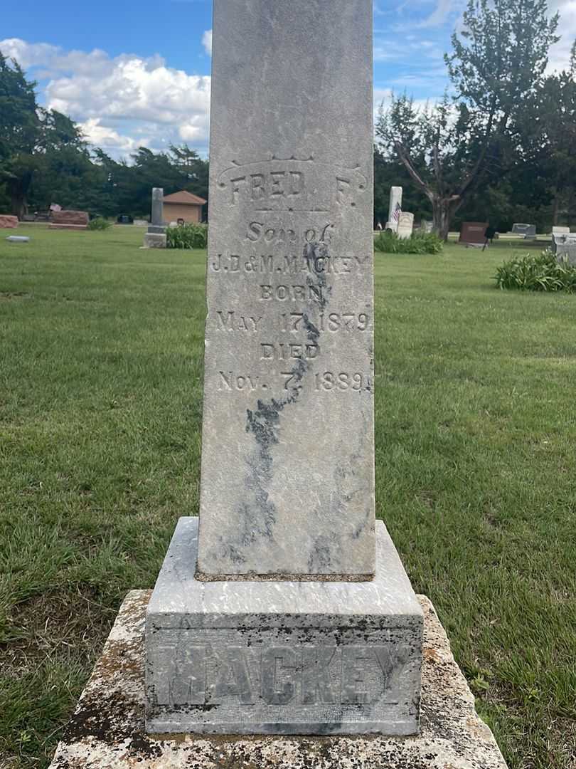 Fred F. Mackey's grave. Photo 3