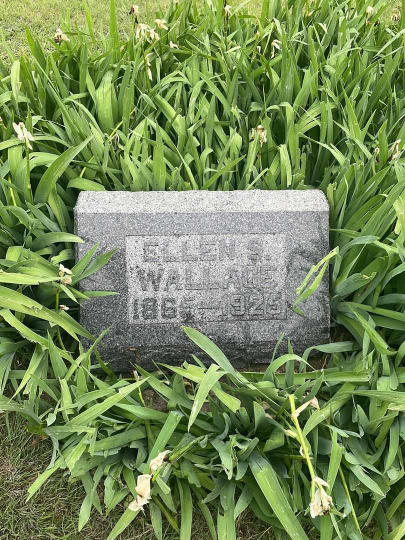 Ellen S. Wallace's grave. Photo 2