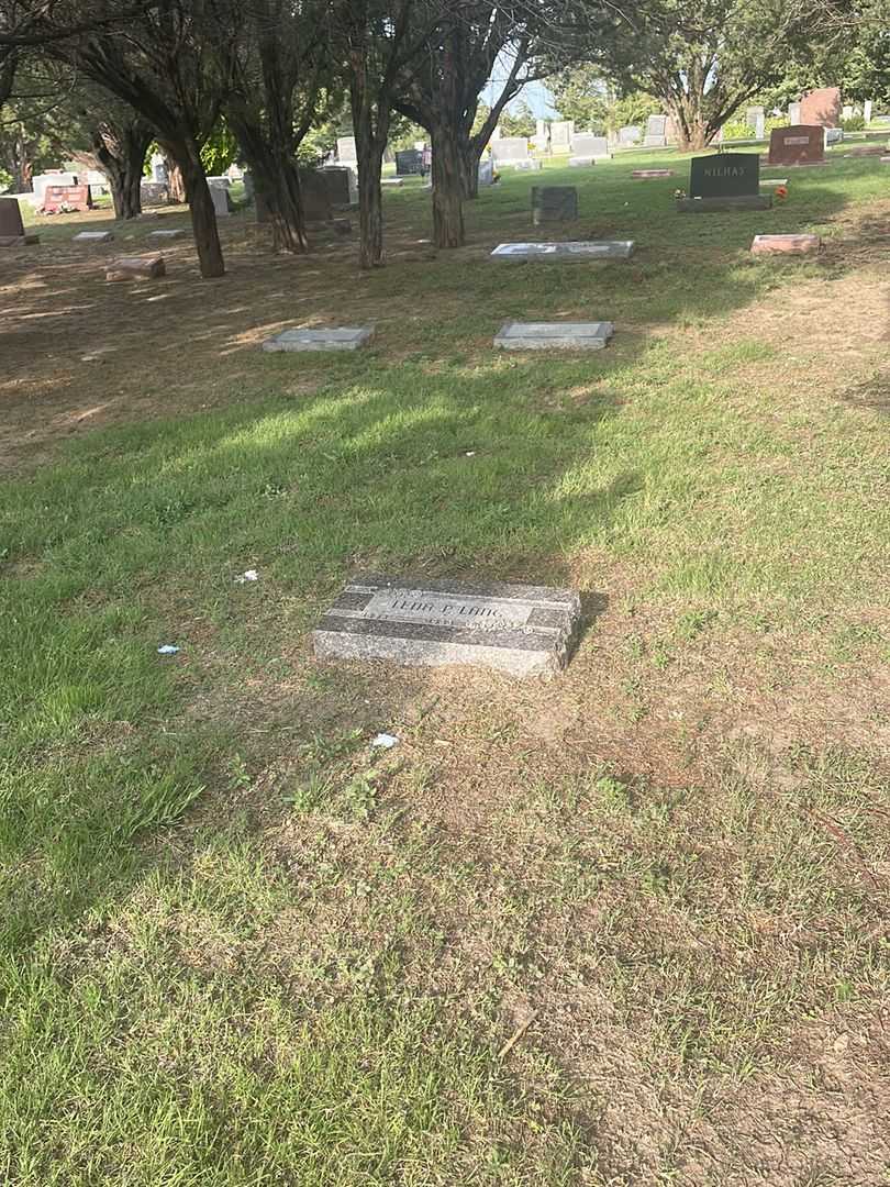 Lena P. Lang's grave. Photo 1