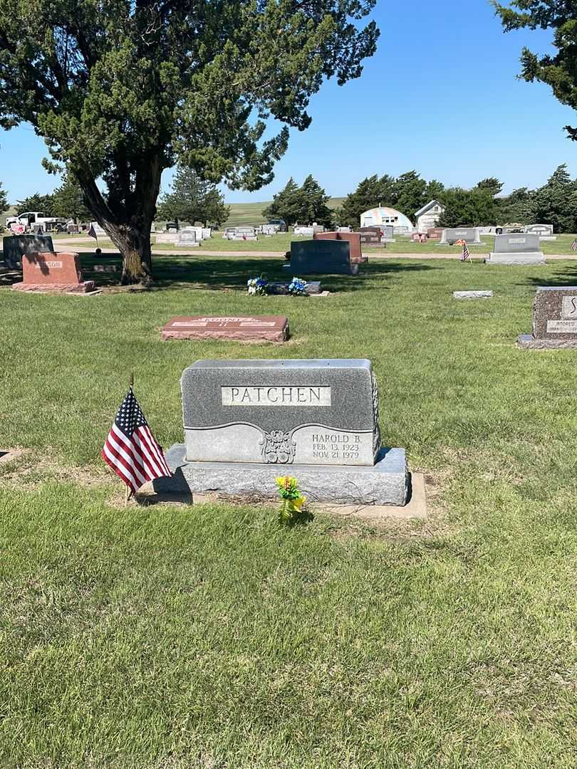Harold B. Patchen's grave. Photo 1