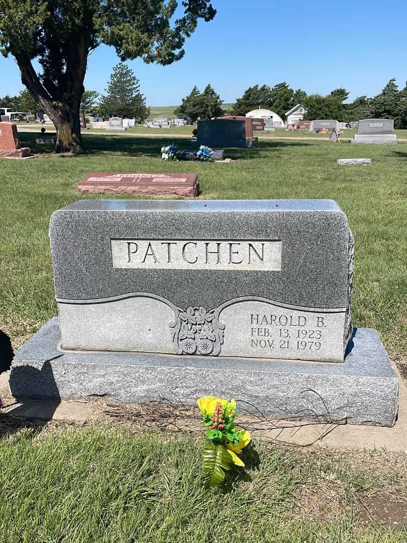 Harold B. Patchen's grave. Photo 2