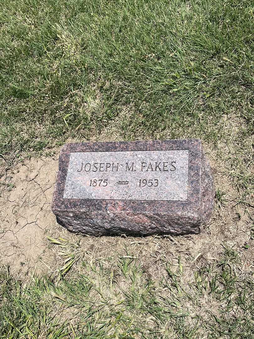 Joseph M. Fakes's grave. Photo 2
