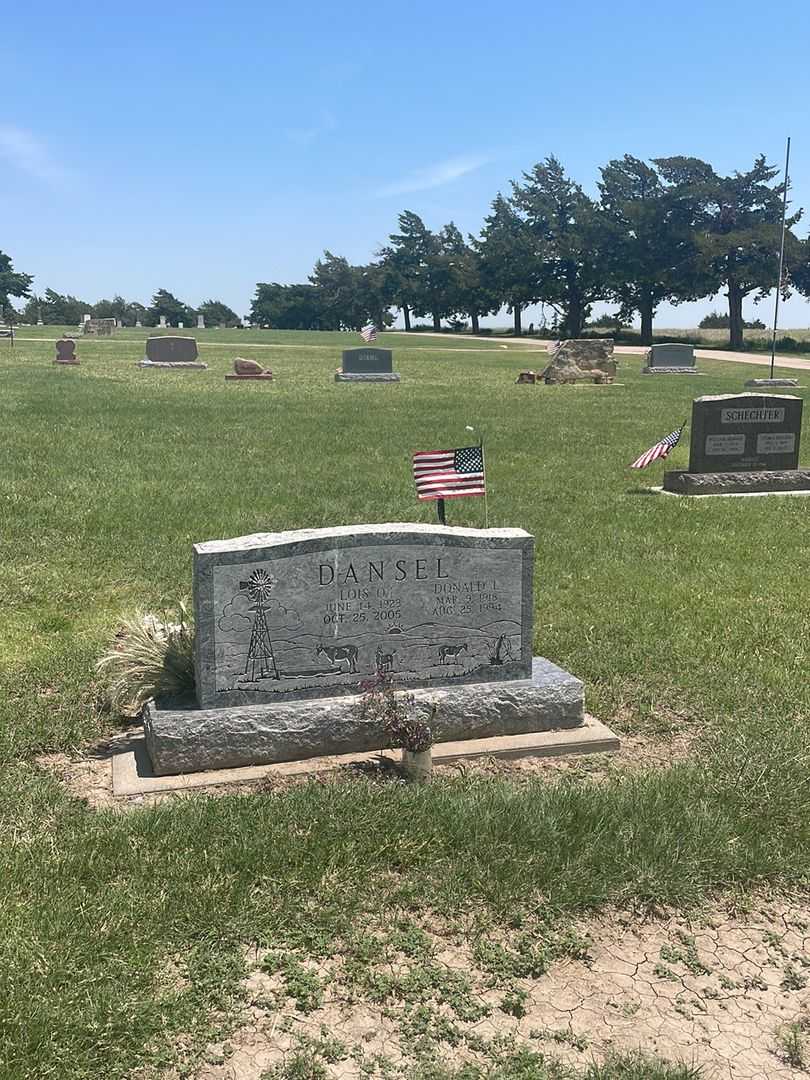 Lois O. Dansel's grave. Photo 1