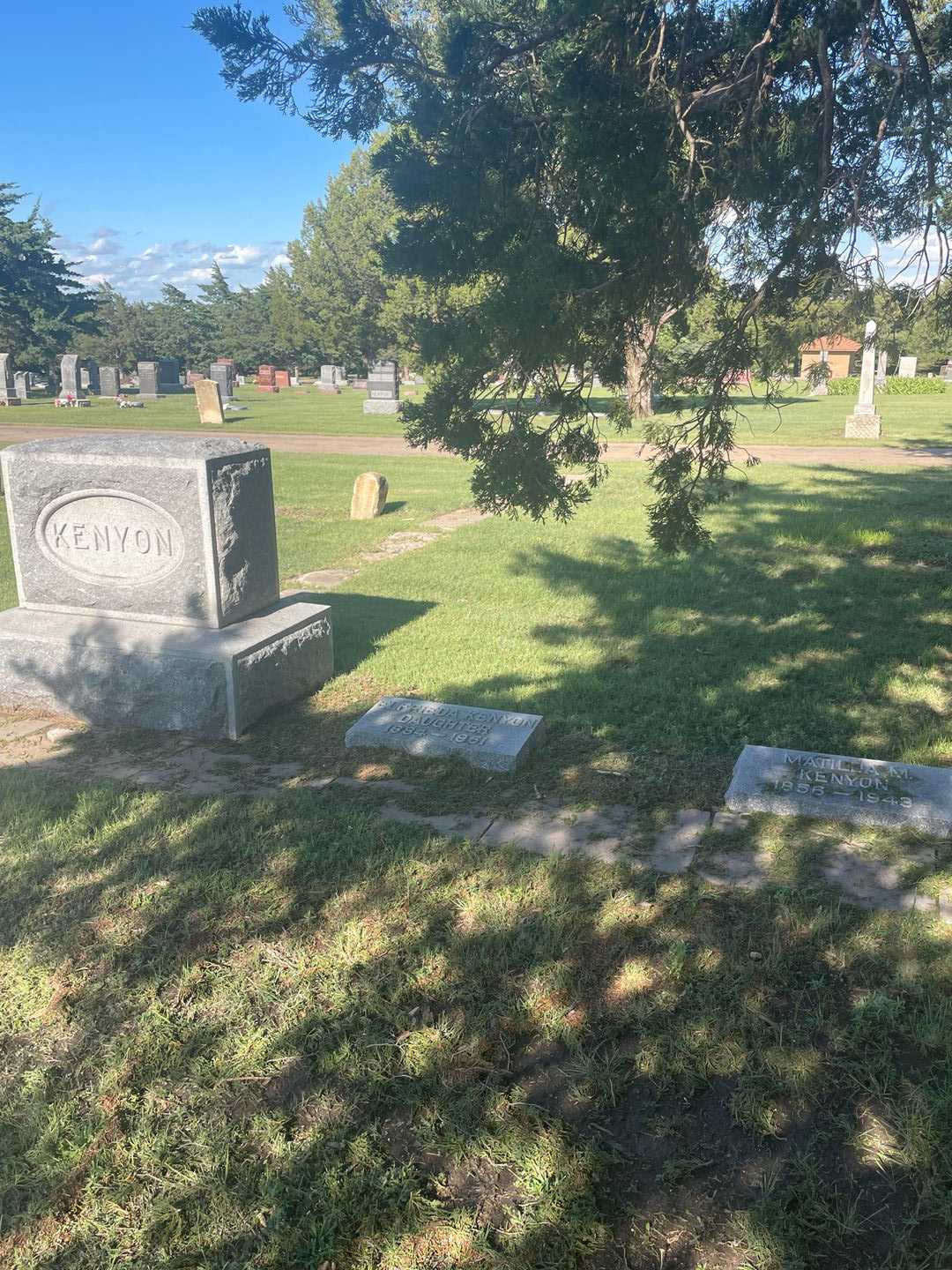 Elfrieda Kenyon's grave. Photo 1