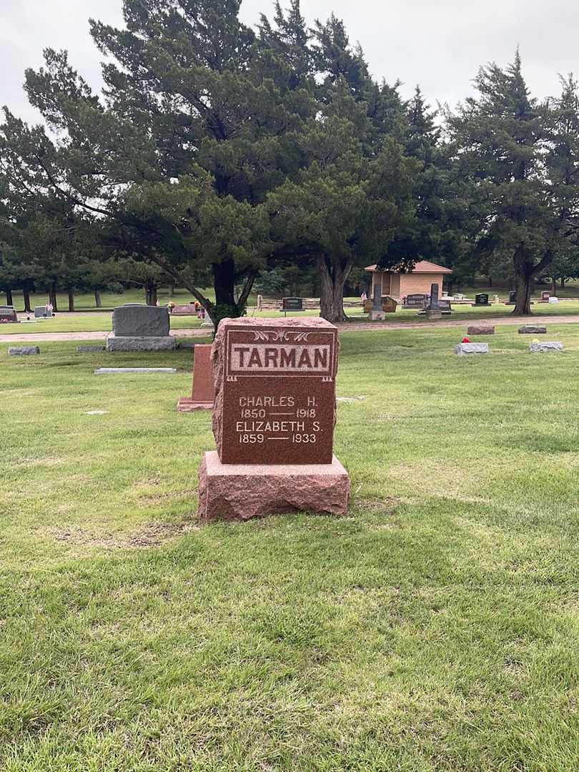 Charles H. Tarman's grave. Photo 1