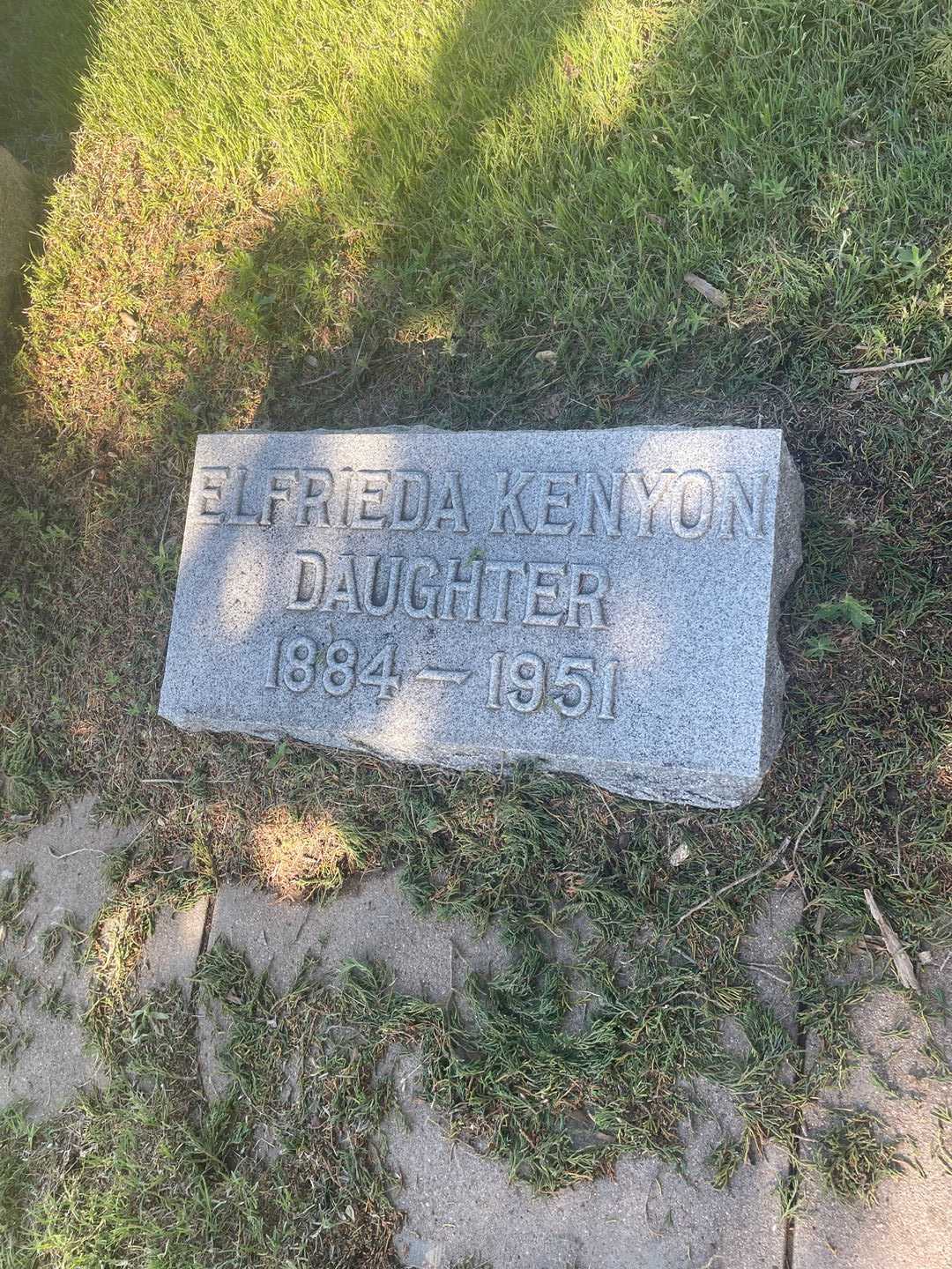 Elfrieda Kenyon's grave. Photo 2