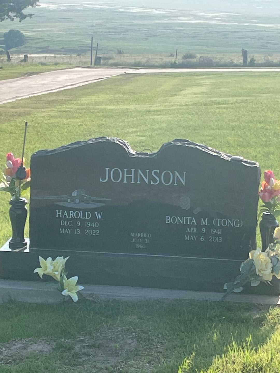 Bonita M. Tong Johnson's grave. Photo 2