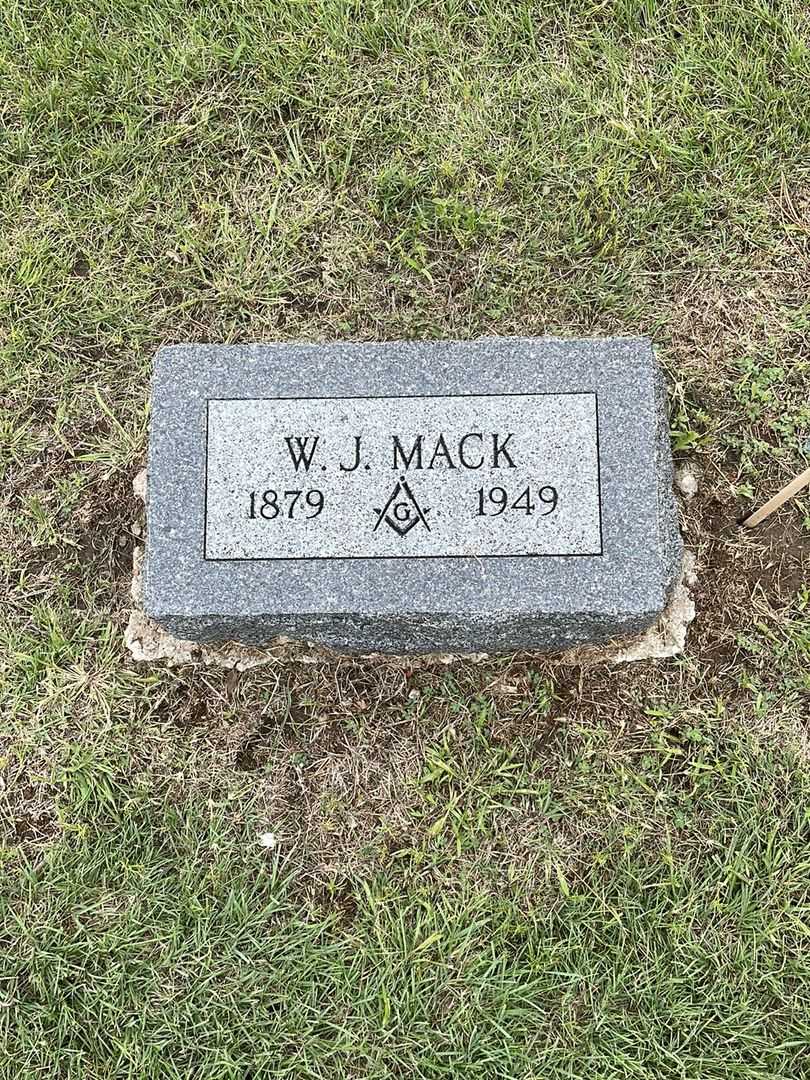 W. J. Mack's grave. Photo 2