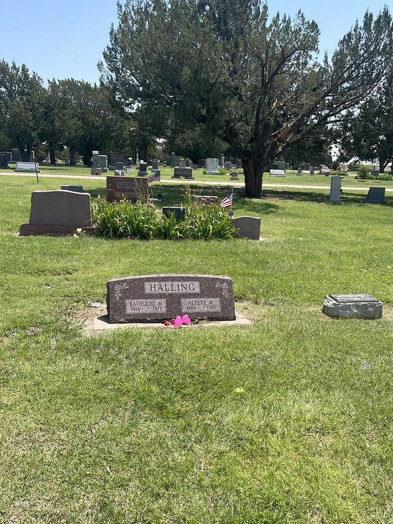 Katherine M. Halling's grave. Photo 1