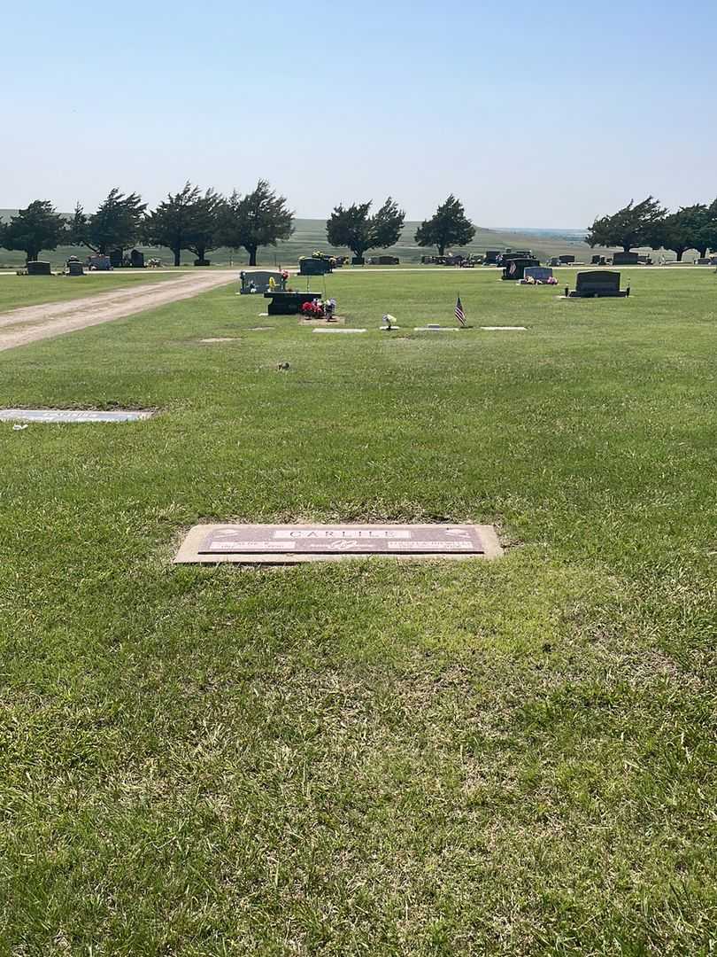 Sene R. Carlile's grave. Photo 1
