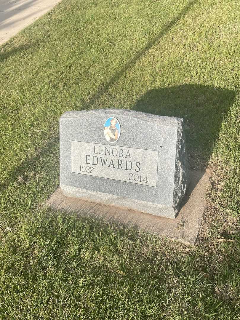 Lenora Edwards's grave. Photo 2
