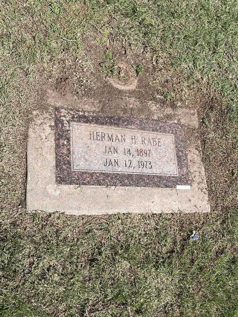 Herman H. Rabe's grave. Photo 2