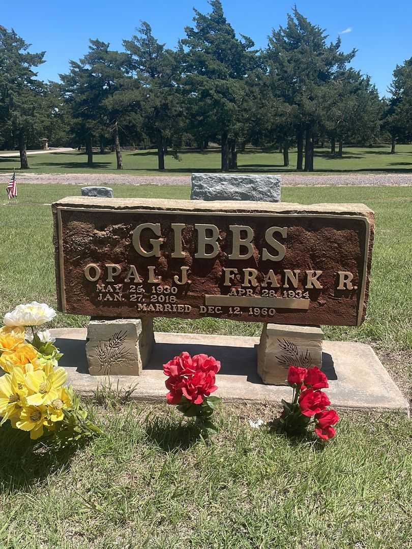 Opal J. Gibbs's grave. Photo 2