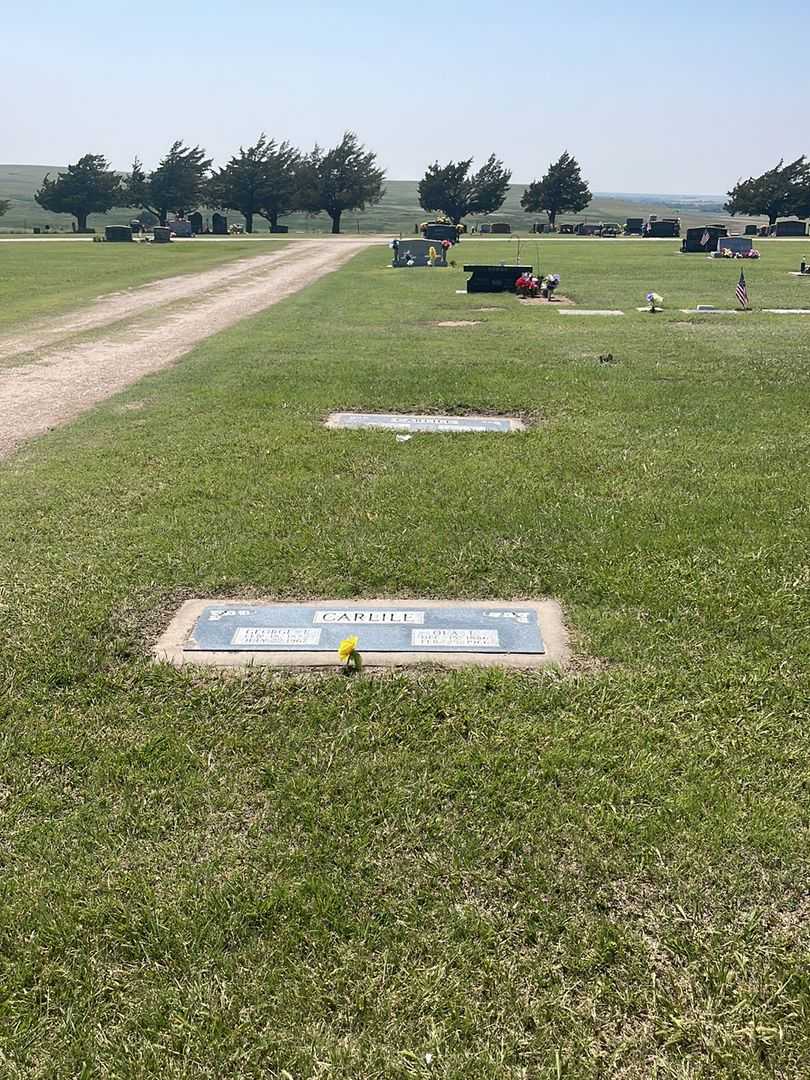 George E. Carlile's grave. Photo 1