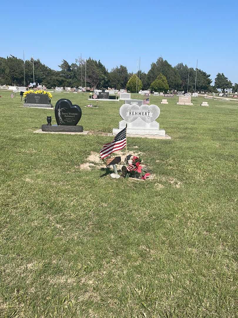 Loren E. Ochs's grave. Photo 2