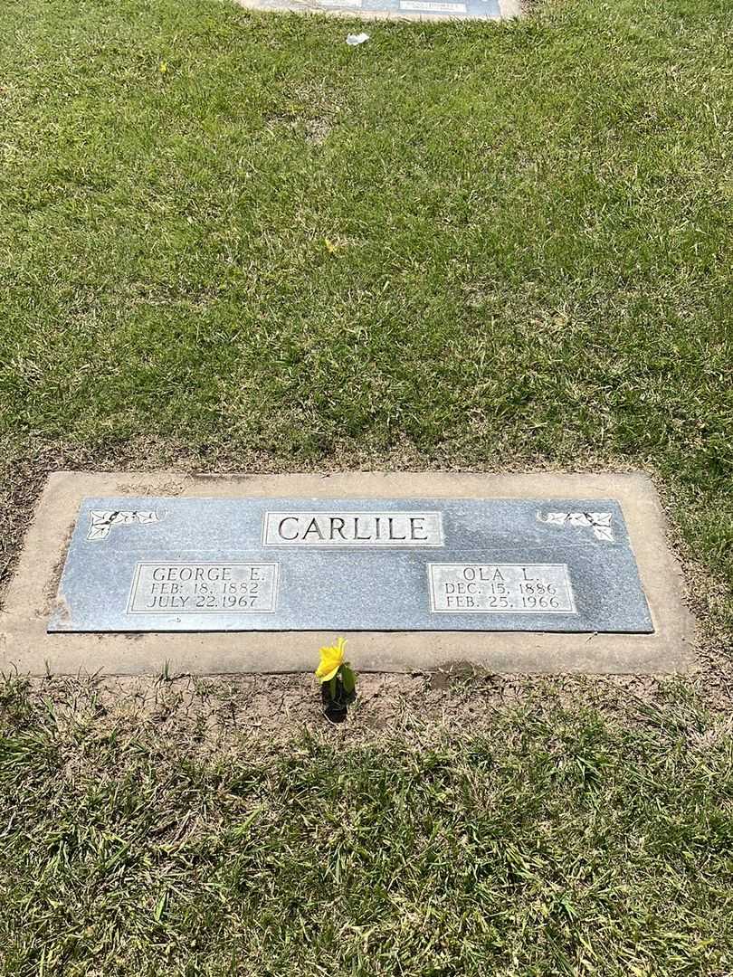 George E. Carlile's grave. Photo 2