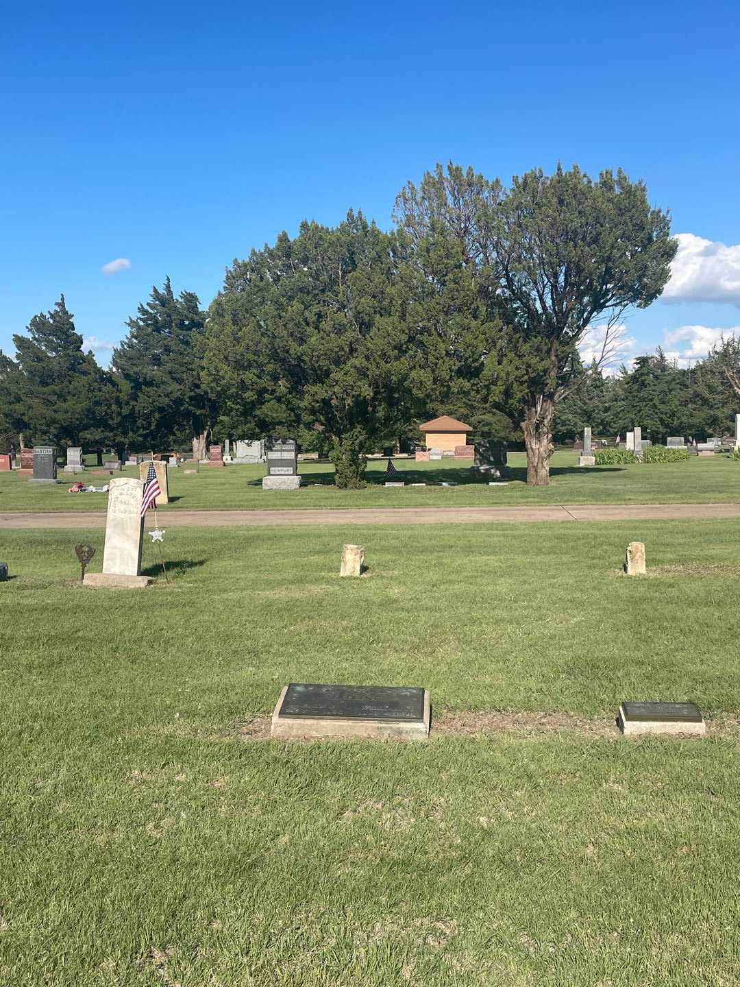 Lucy C. Halling's grave. Photo 1