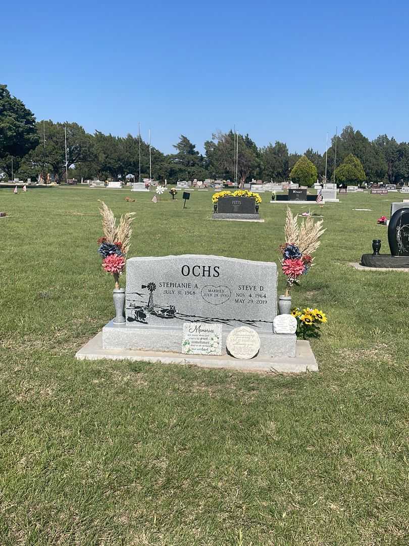 Steve D. Ochs's grave. Photo 2