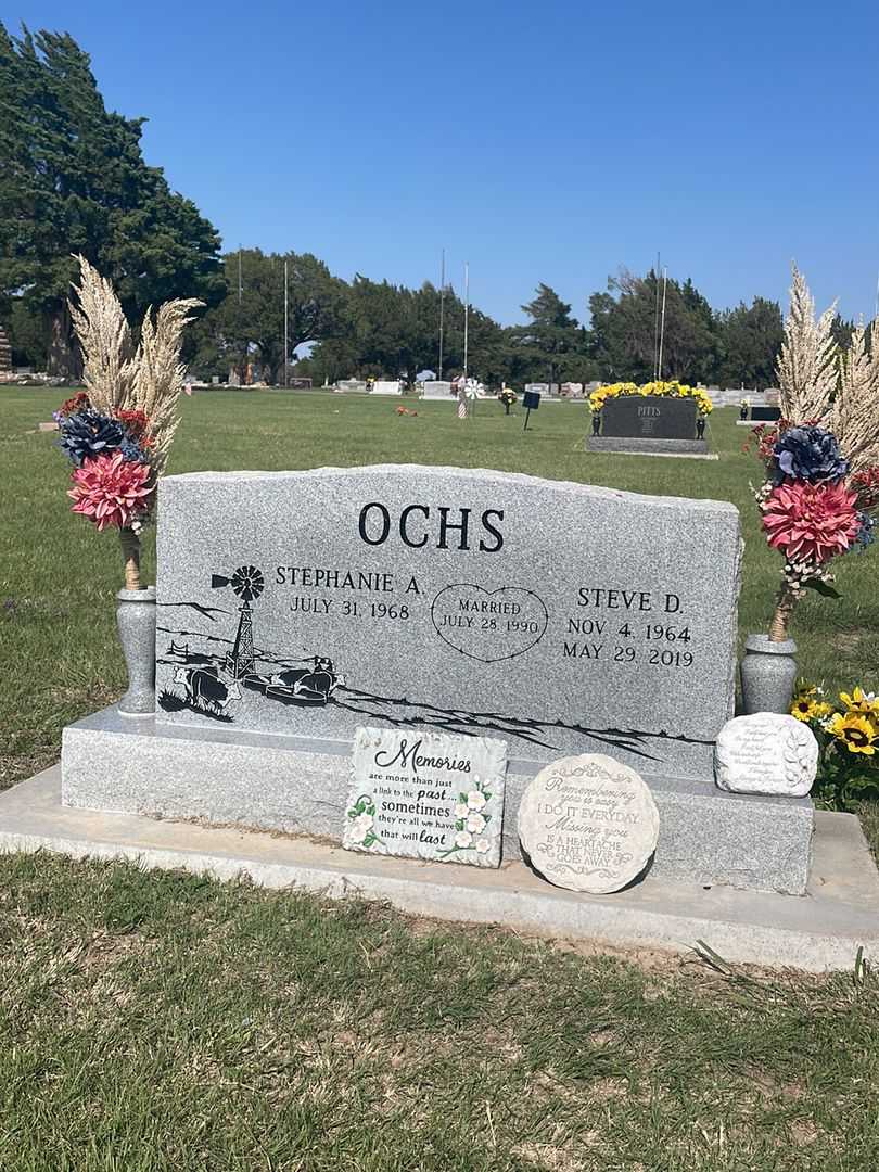 Steve D. Ochs's grave. Photo 1