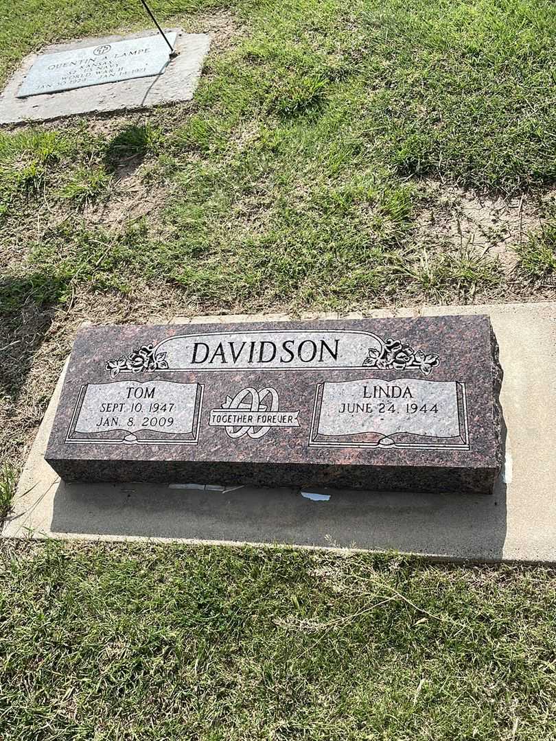 Thomas D. Davidson's grave. Photo 3
