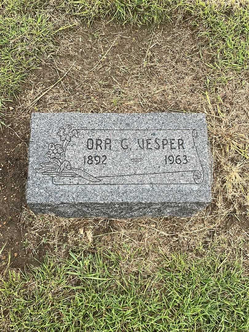 Ora G. Vesper's grave. Photo 2