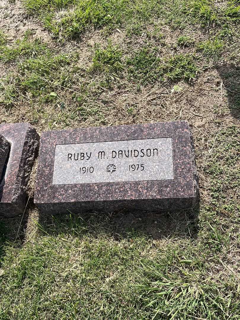 Ruby M. Davidson's grave. Photo 3