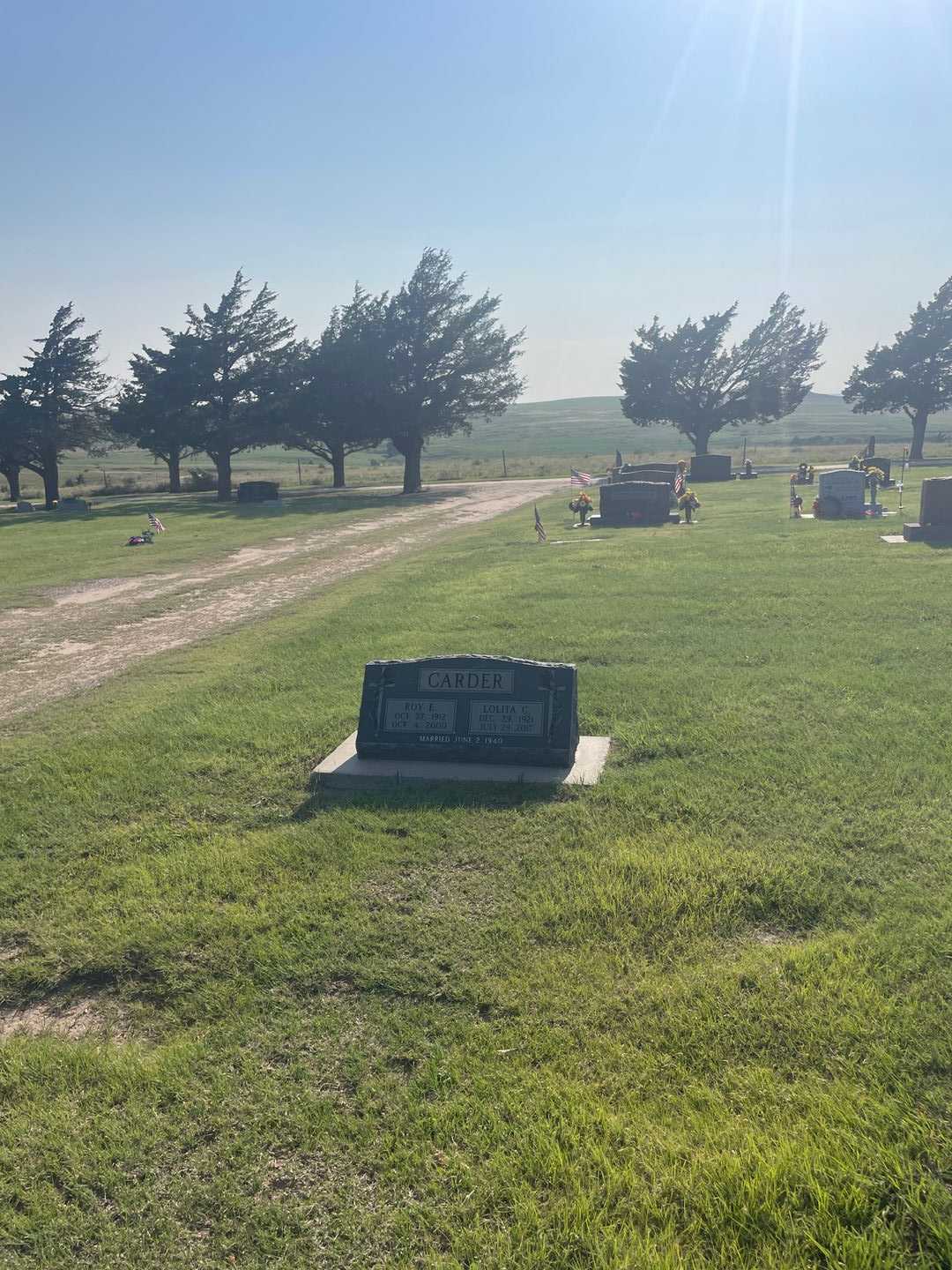 Roy E. Carder's grave. Photo 1
