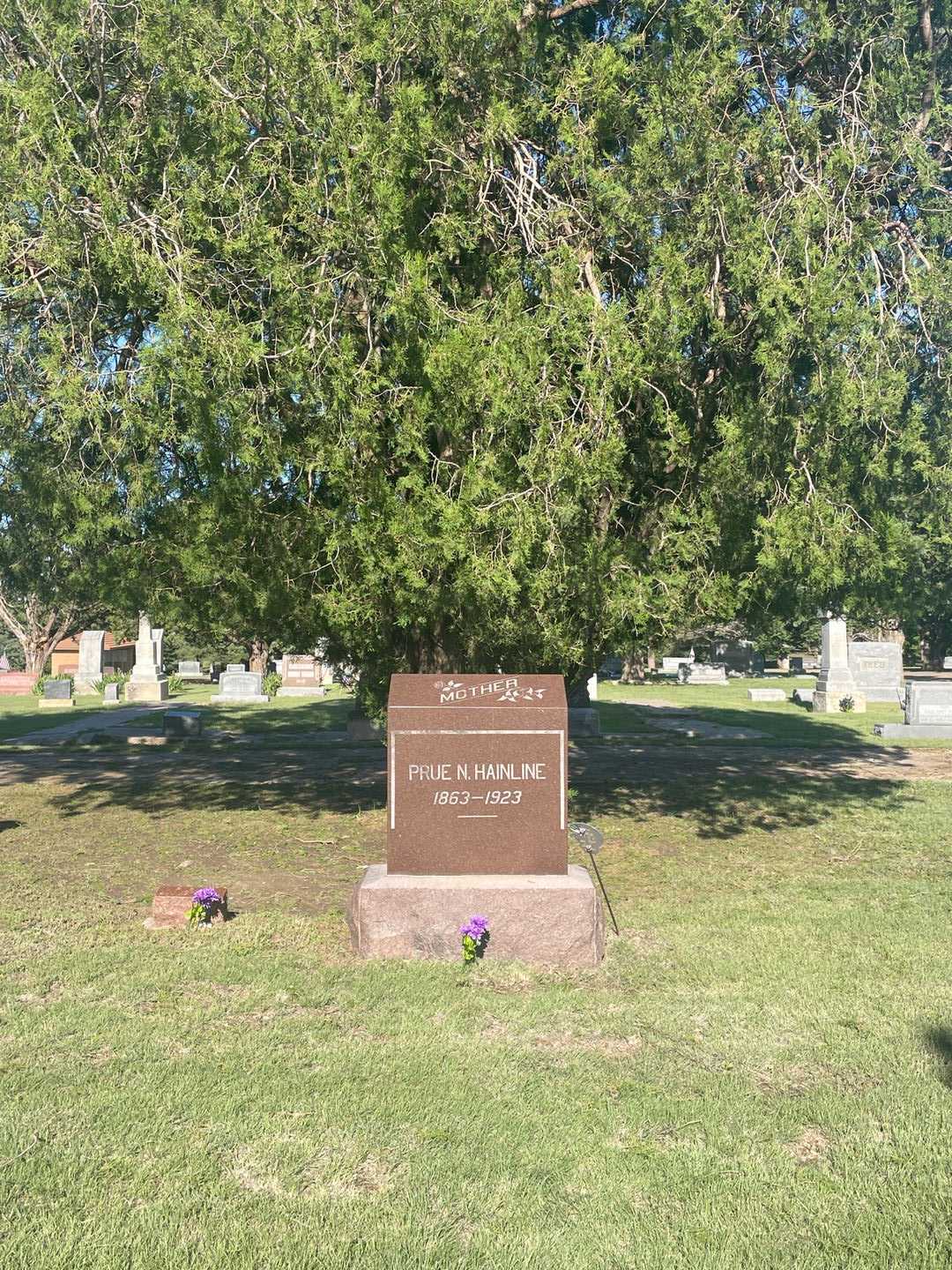 Prue N. Hainline's grave. Photo 2
