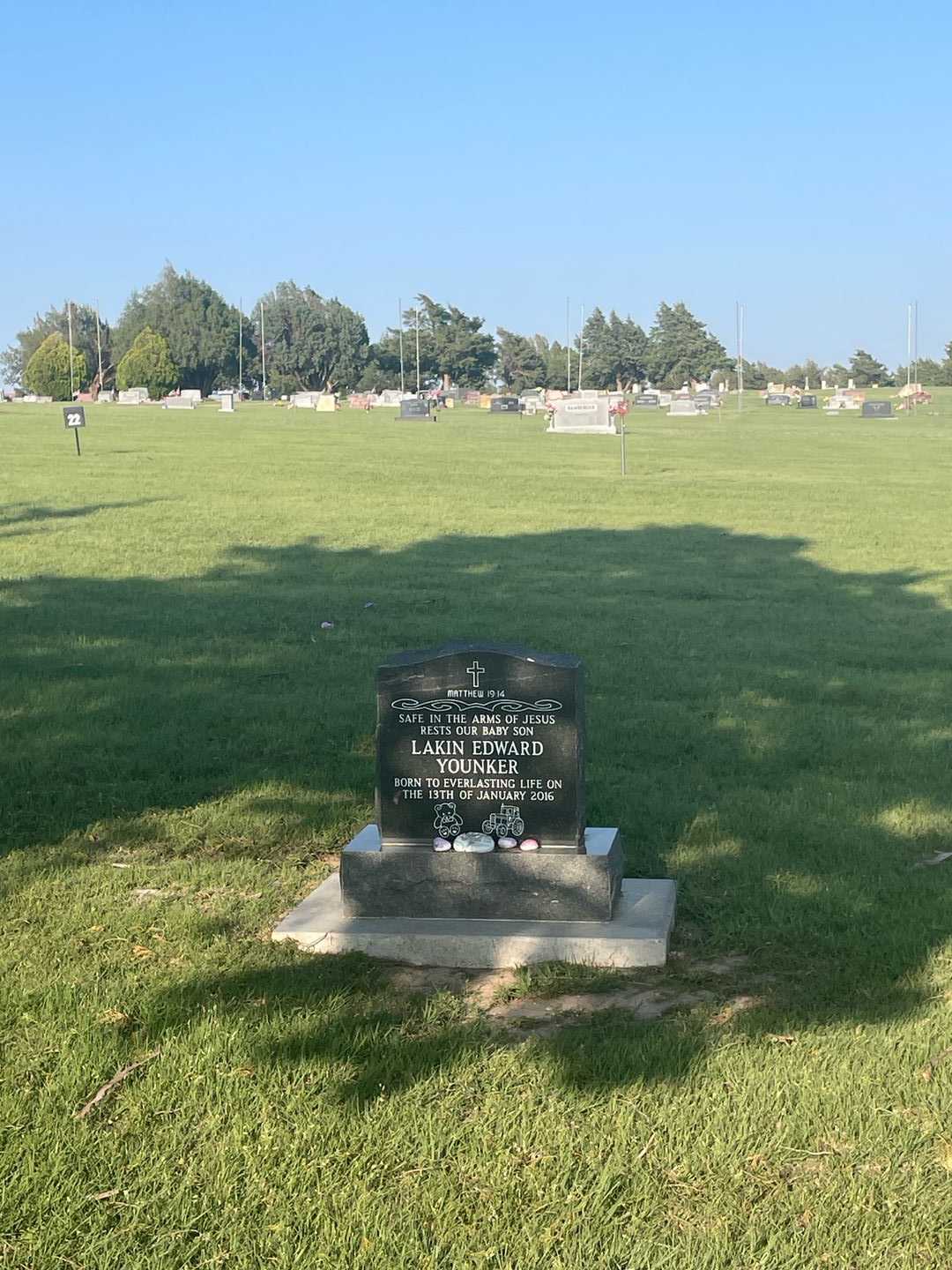 Lakin Edward Younker's grave. Photo 1