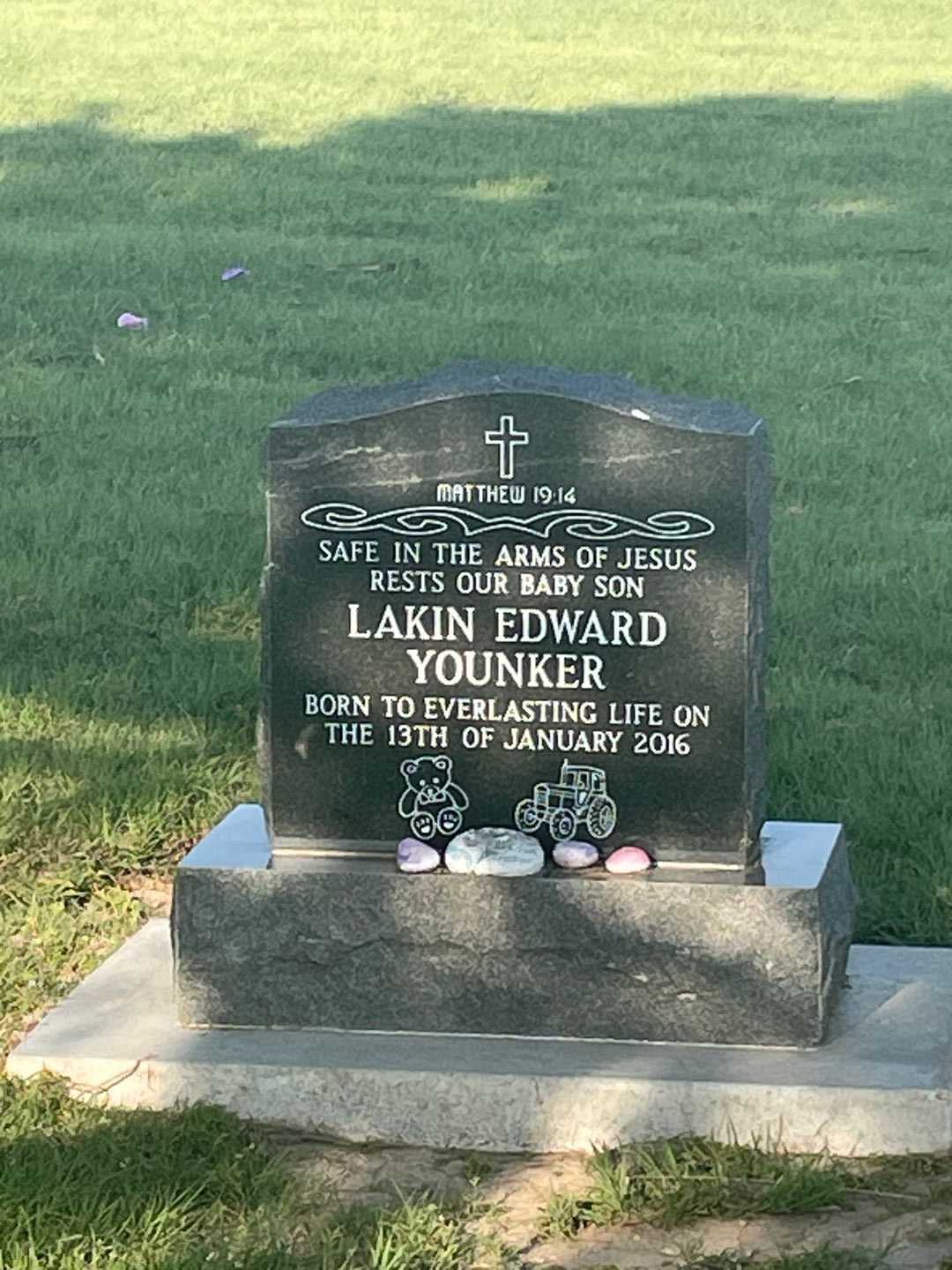 Lakin Edward Younker's grave. Photo 2