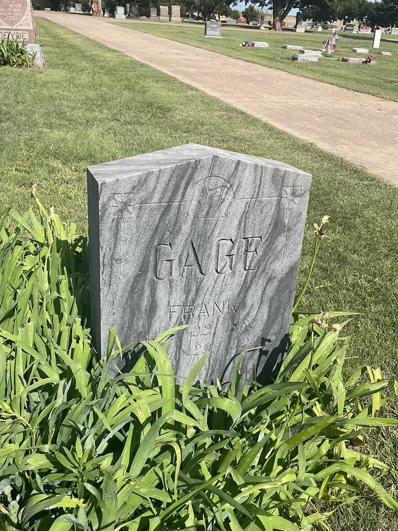 Frank Gage's grave. Photo 2
