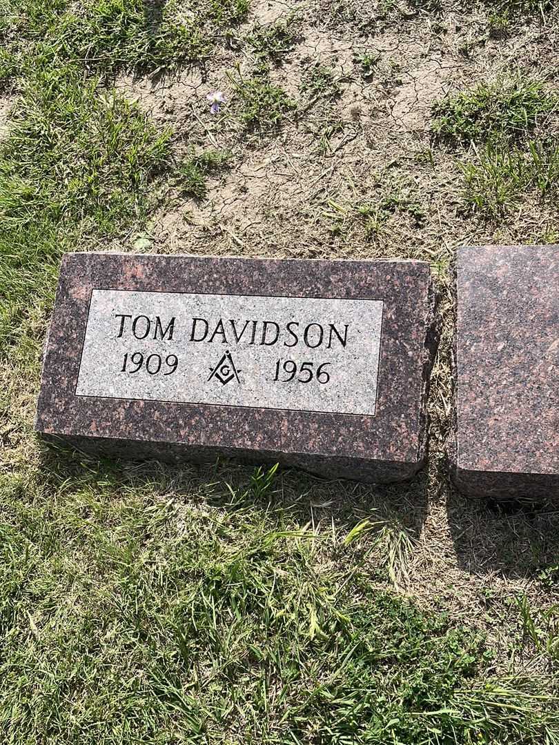 Tom Davidson's grave. Photo 3