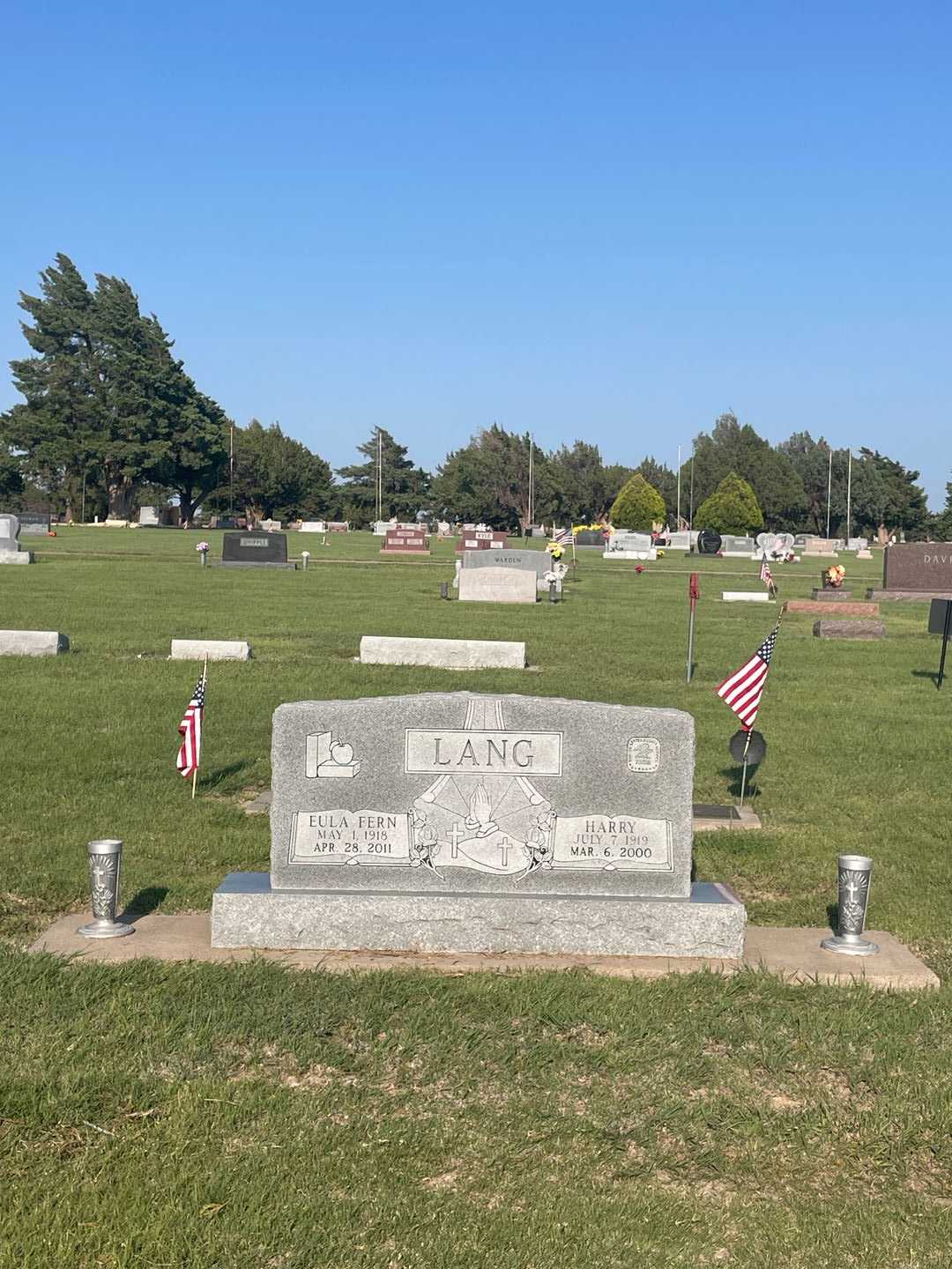 Eula Fern Lang's grave. Photo 1