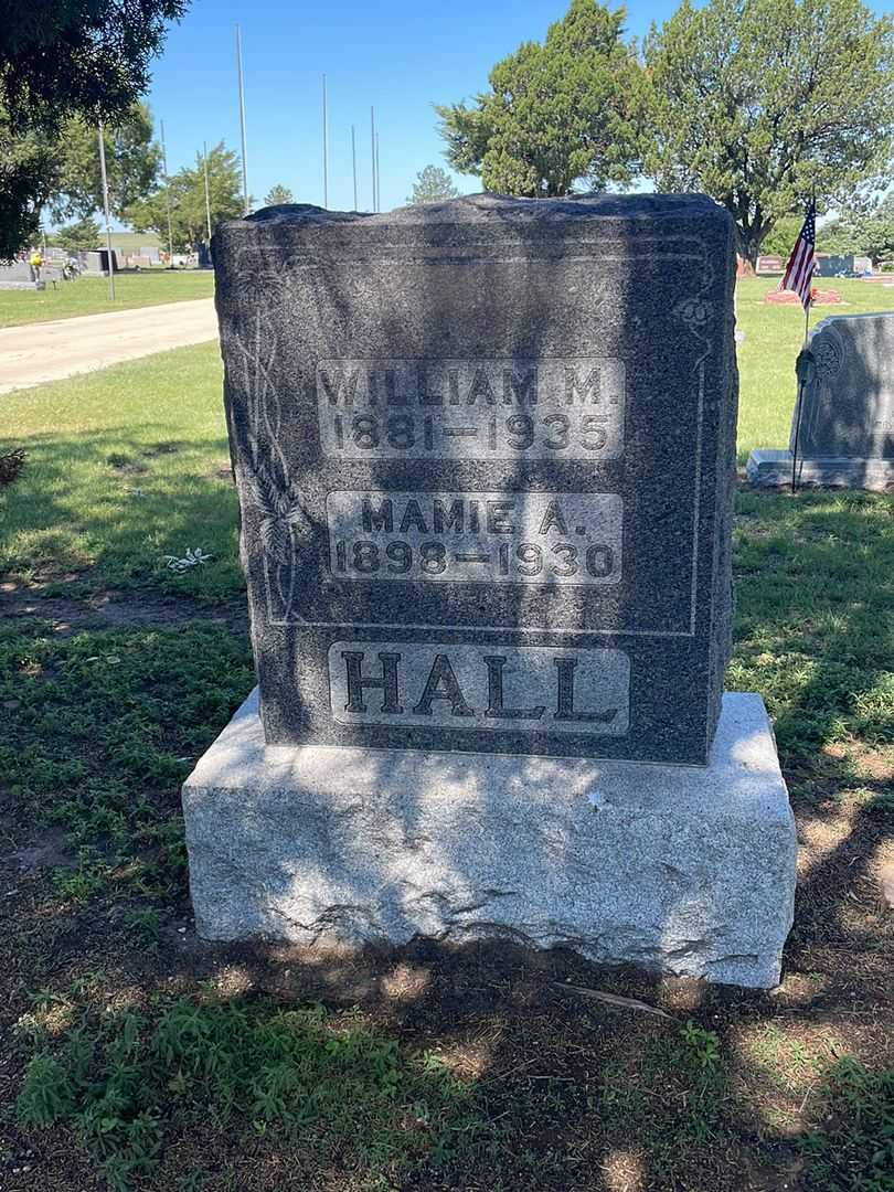 Willam M. Hall's grave. Photo 2