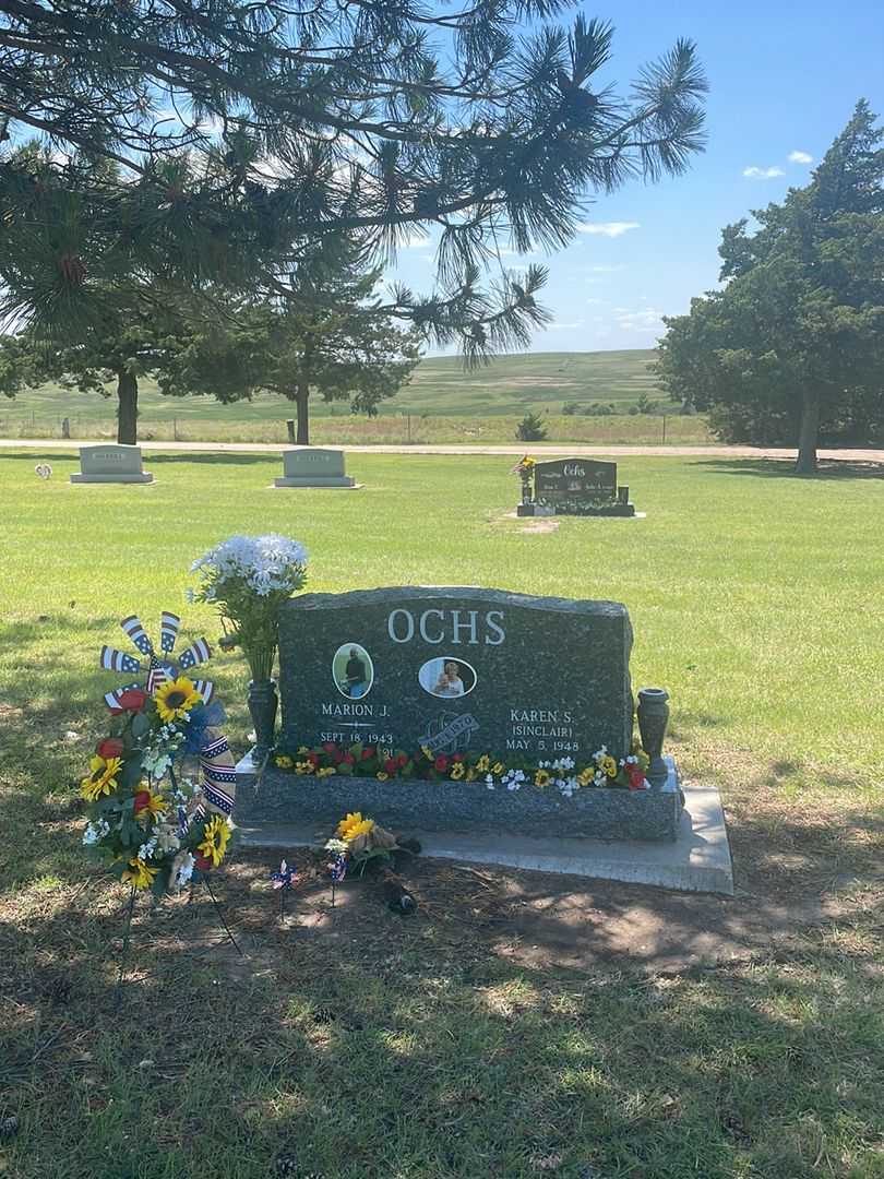 Marion J. Ochs's grave. Photo 1