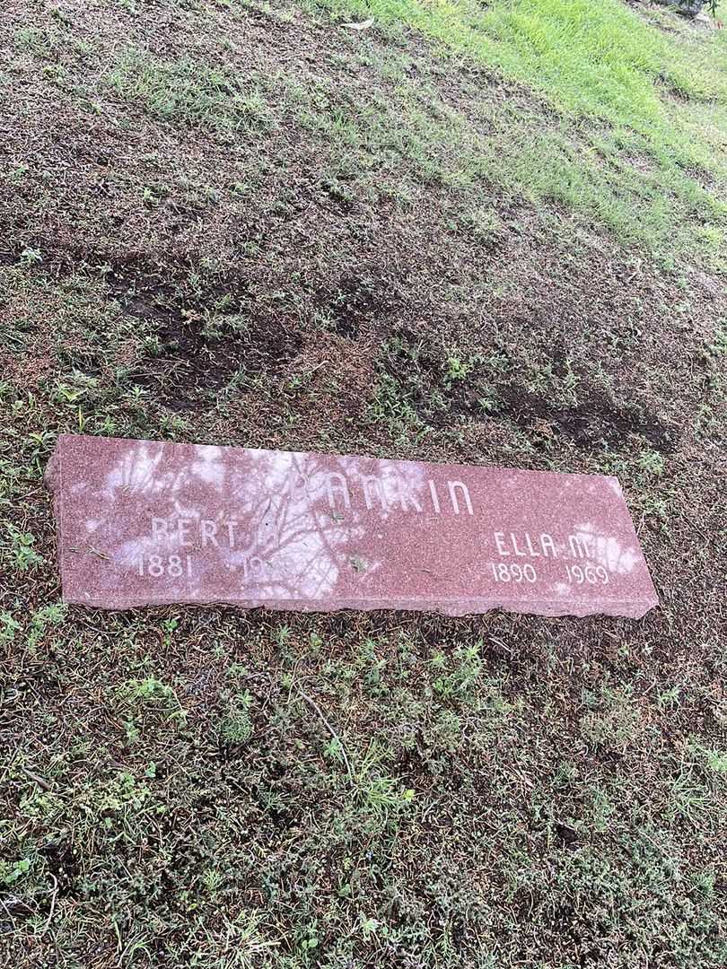 Bert A. Rankin's grave. Photo 2