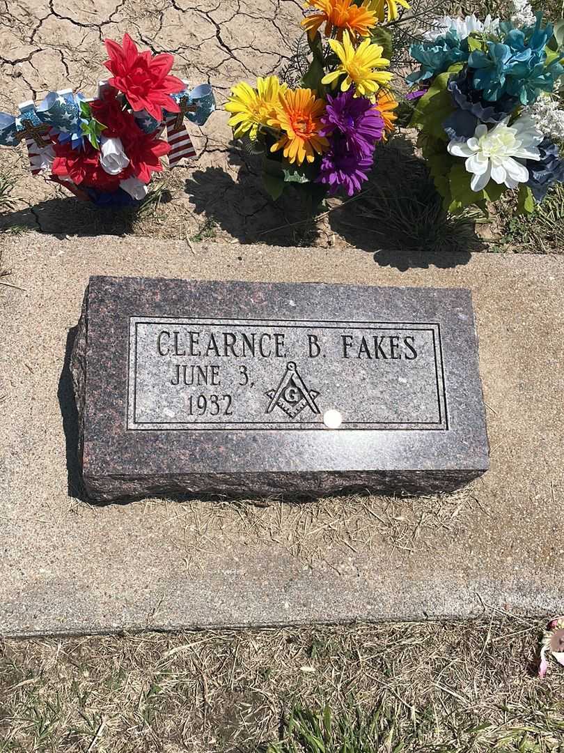 Clearnce B. Fakes's grave. Photo 1