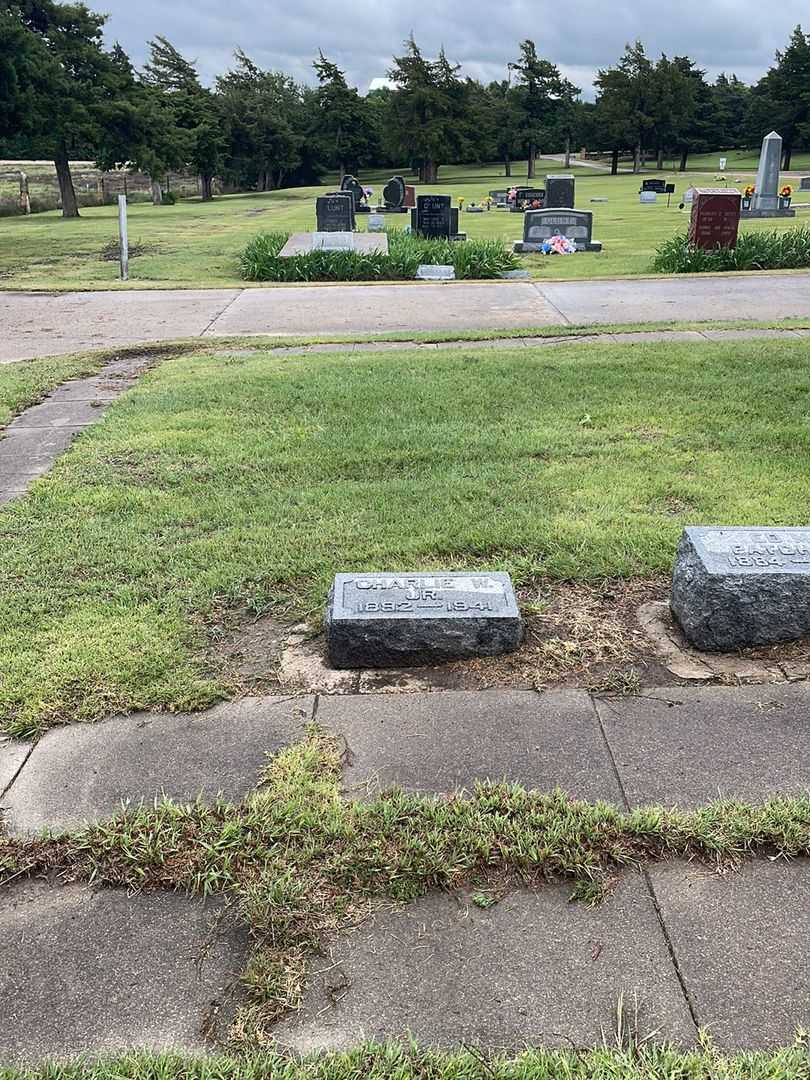 Charlie W. Patchen Junior's grave. Photo 2