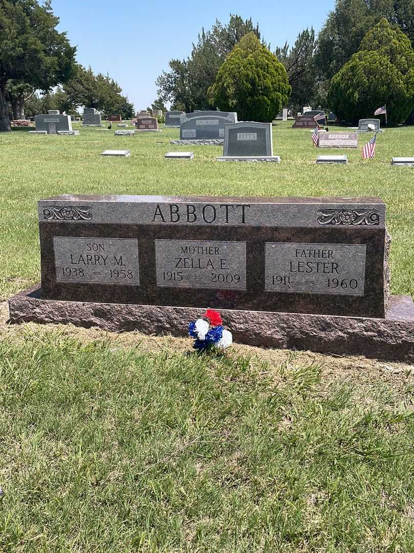 Lester Abbott's grave. Photo 2