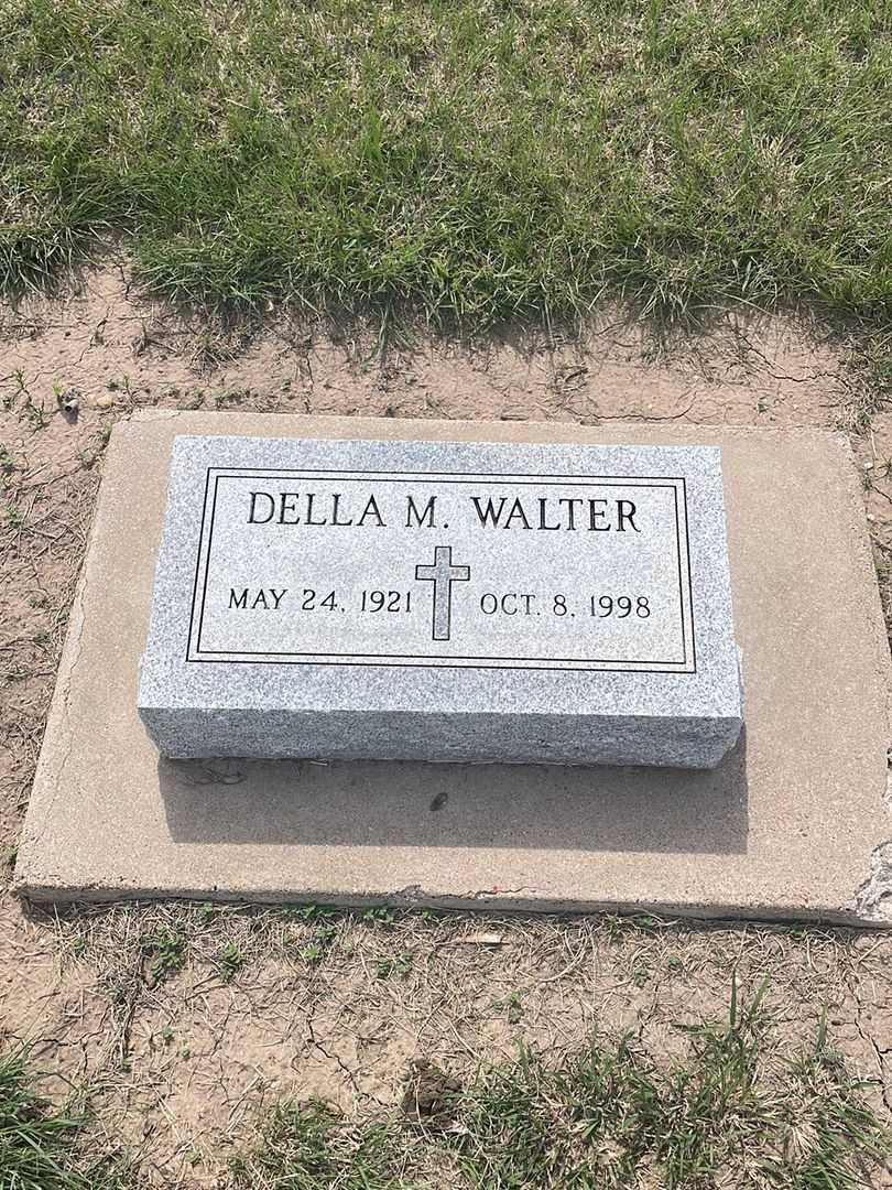 Della M. Walter's grave. Photo 2