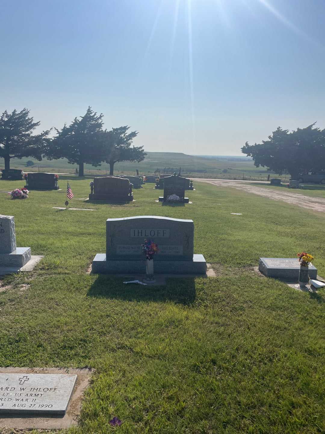 Howard Wayne Ihloff's grave. Photo 1