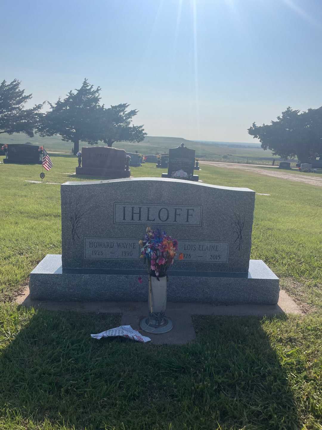 Howard Wayne Ihloff's grave. Photo 2
