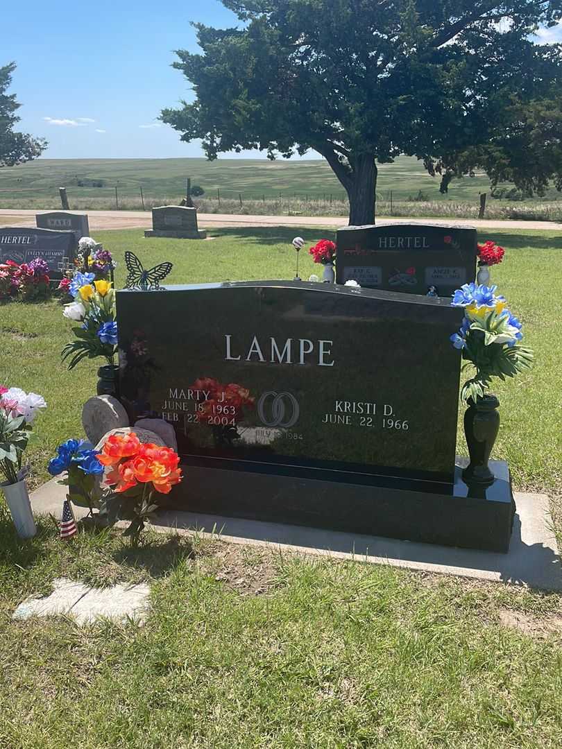 Marty J. Lampe's grave. Photo 2