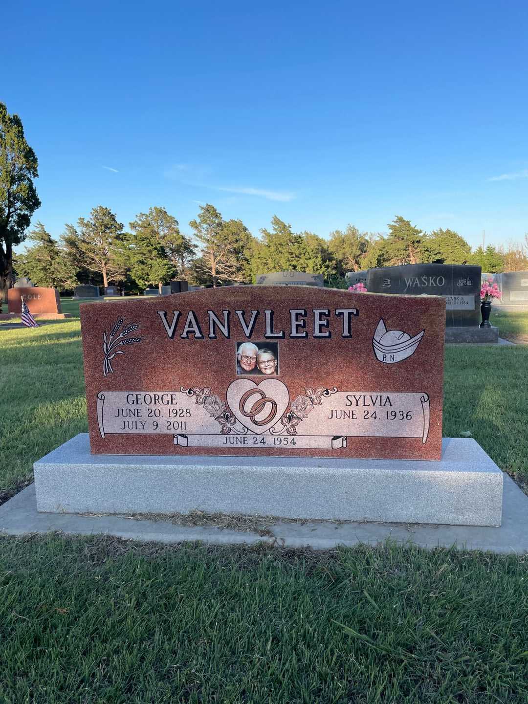 George Van Vleet's grave. Photo 1