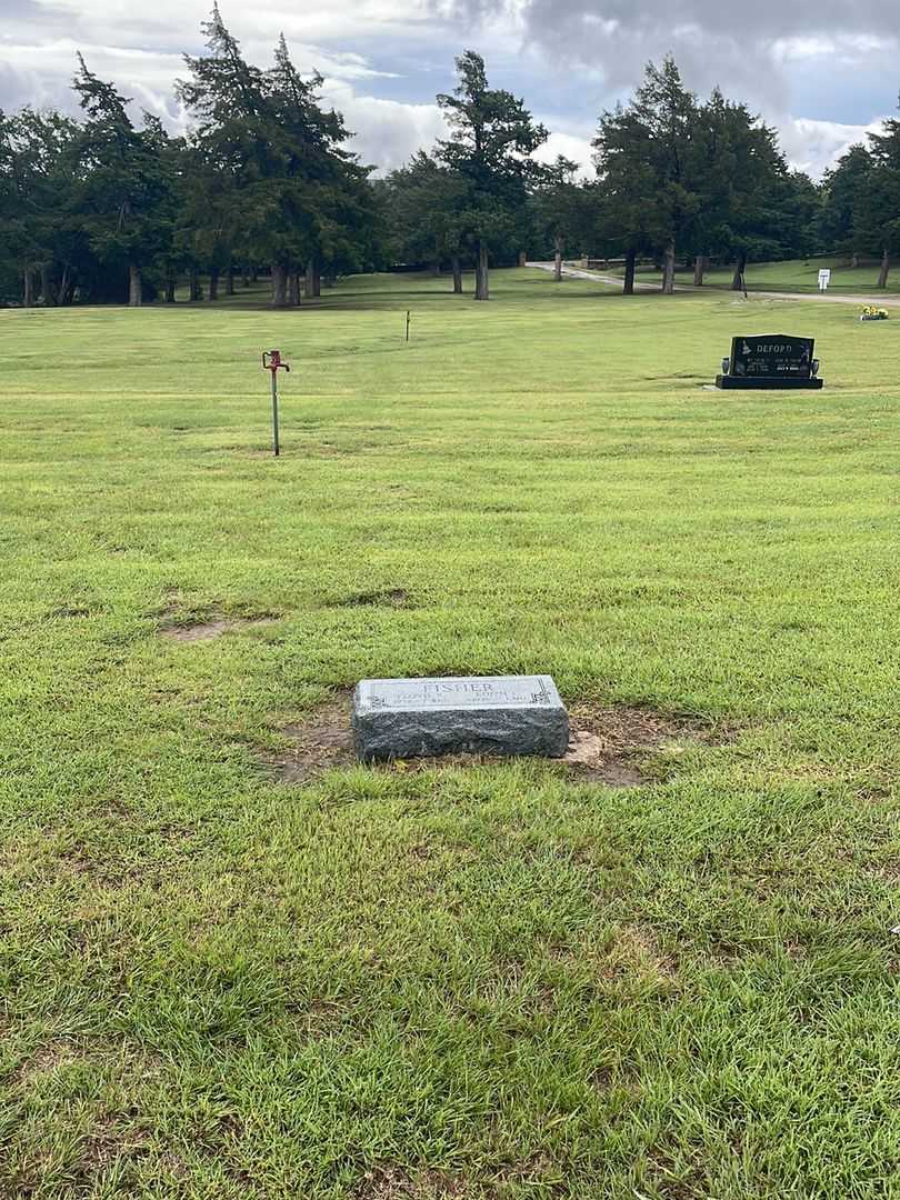 Edith Dolleen Fisher's grave. Photo 1