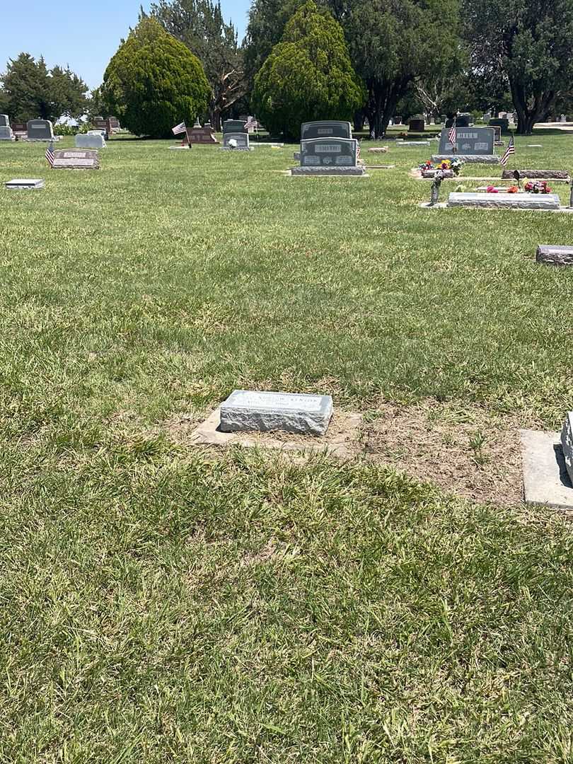 Kurt W. Kenton's grave. Photo 1