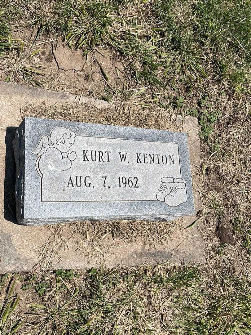 Kurt W. Kenton's grave. Photo 2