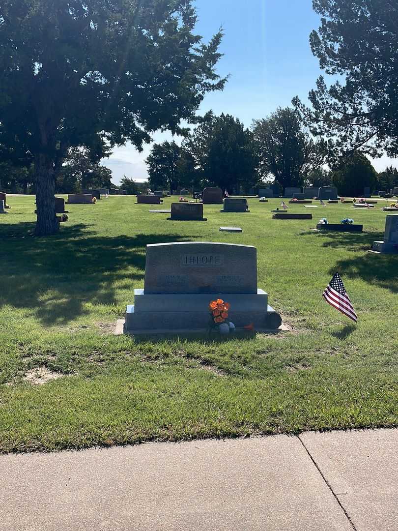 Charles B. Ihloff's grave. Photo 1